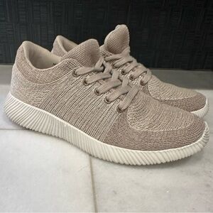 Madden girl shiny sneaker